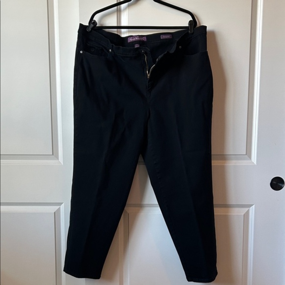 Gloria Vanderbilt Amanda Black Women’s Jeans
24W - Picture 1 of 5
